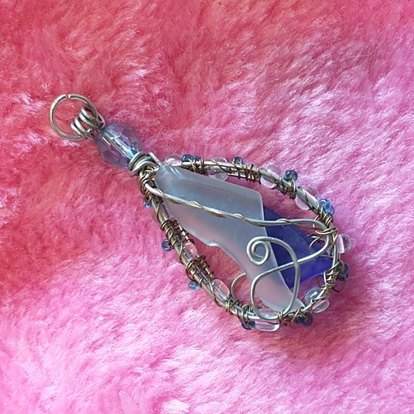 NWT Handcrafted Wire Wrapped Beach Glass, Long Point, Ontario Pendant - Picture 2 of 4